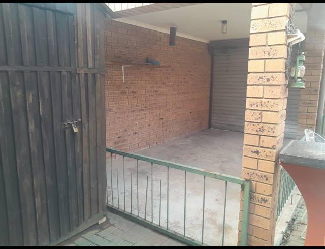2 BEDROOM TOWNHOUSE FOR SALE IN BO-DORP